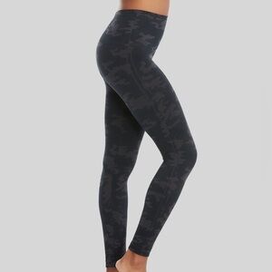 Spanx Look At Me Now Seamless Shaping Leggings Green Camo Size 3X Camouflage